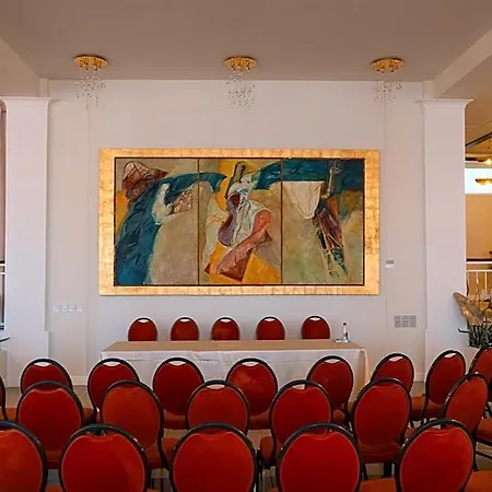 Aurelia Hotel 3*
